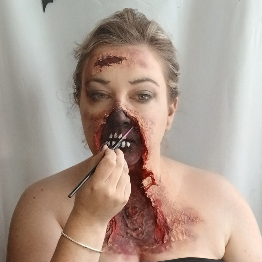 Horror Bruid Halloween Make-up Tutorial: Creëer een Bloederige en Onheilspellende Look!