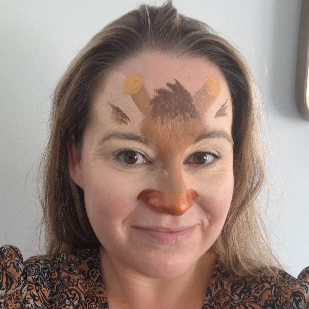 Schmink Giraffe outline en contouren met zwart penseelwerk, verkrijgbaar bij SchminkenGrime.nl