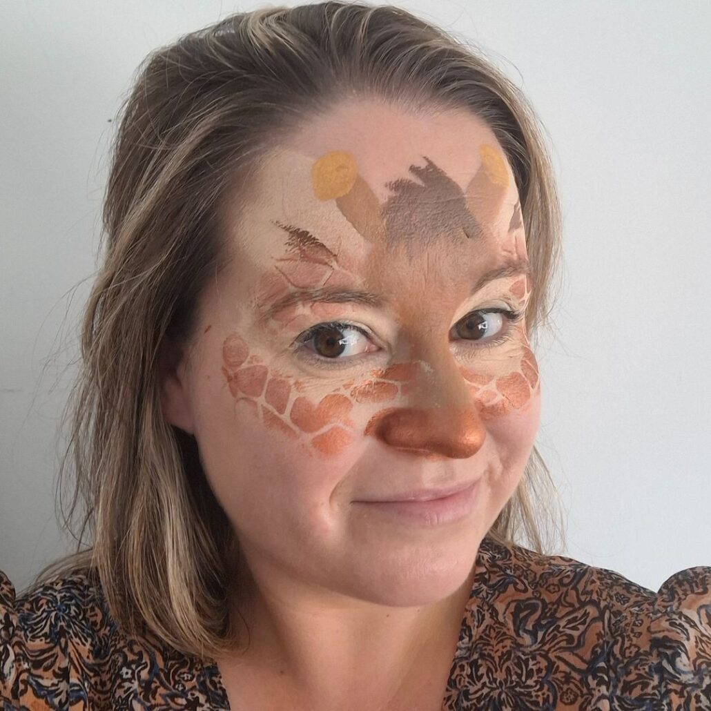 Schmink Giraffe highlights toegevoegd met witte schmink, verkrijgbaar bij SchminkenGrime.nl