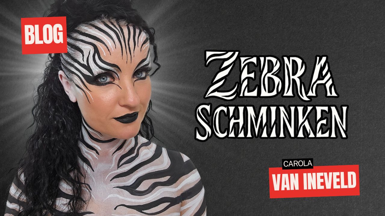 Extreme zebra schmink look met zwart-witte strepen en blogtitel – verkrijgbaar bij SchminkenGrime.nl
