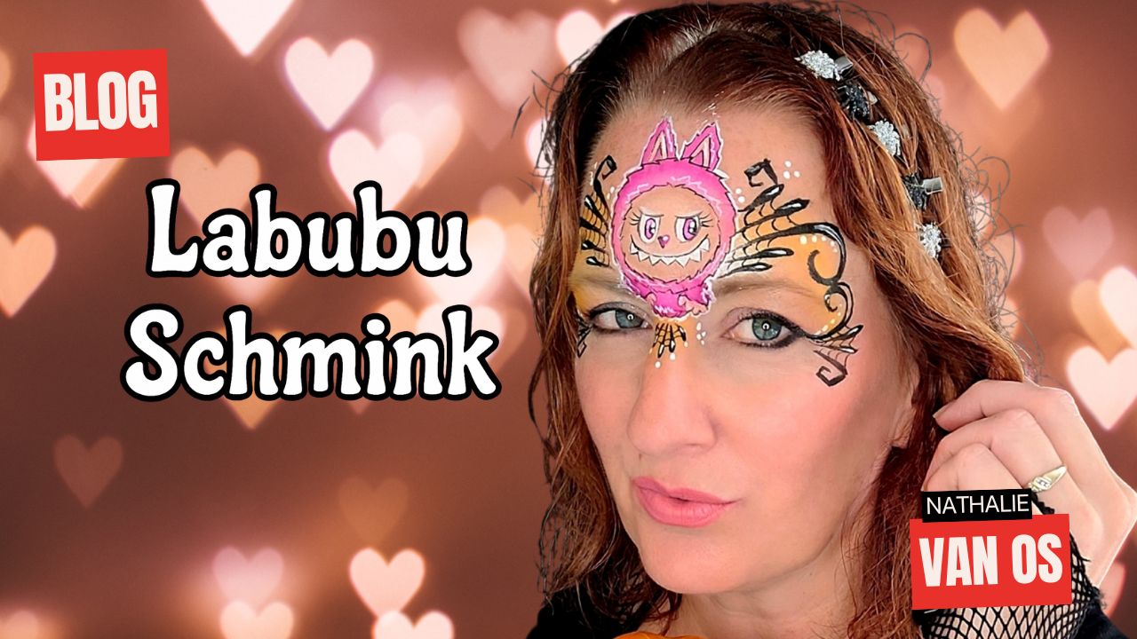 Labubu schmink ontwerp gemaakt door Nathalie van Os met Halloween details en roze monstertje op het voorhoofd, blogvoorbeeld van SchminkenGrime.nl