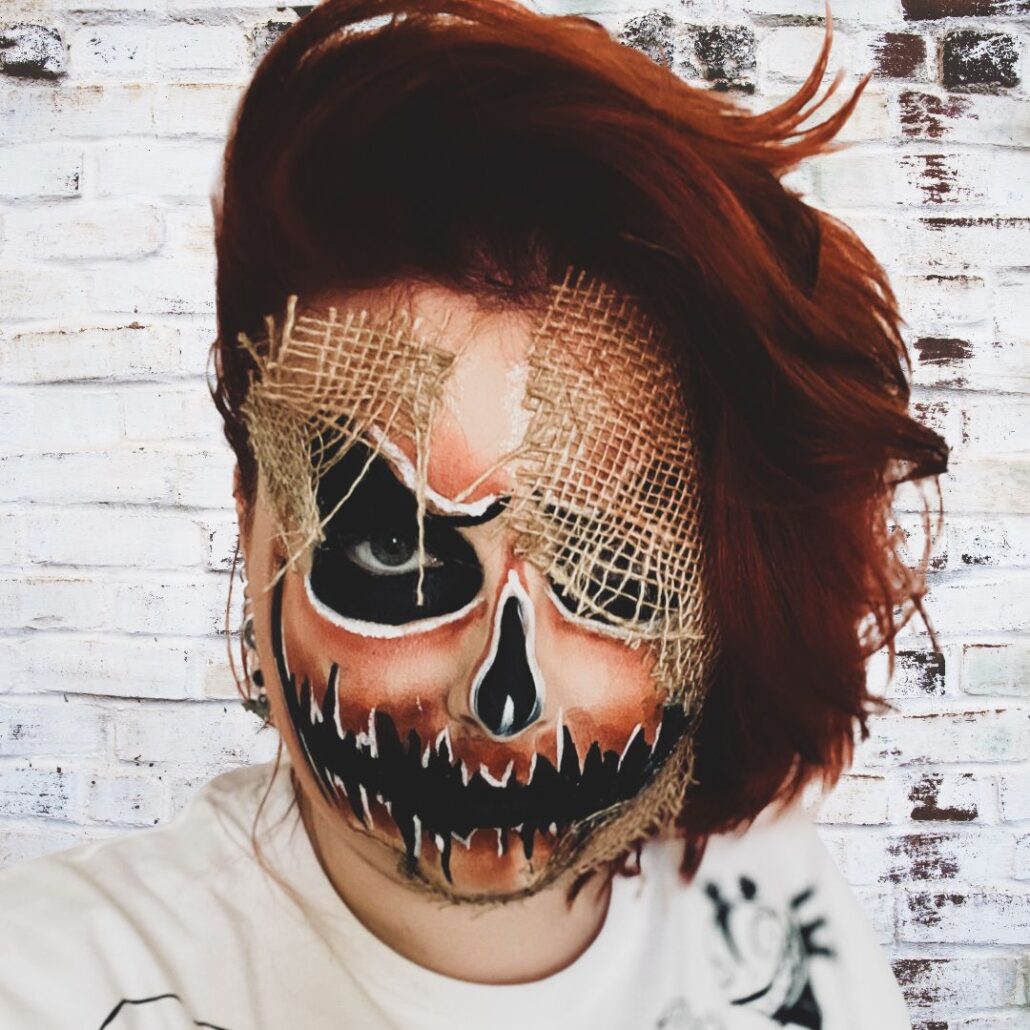 Creepy vogelverschrikker schmink met jutte details en enge mond, Halloween voorbeeld, verkrijgbaar bij SchminkenGrime.nl