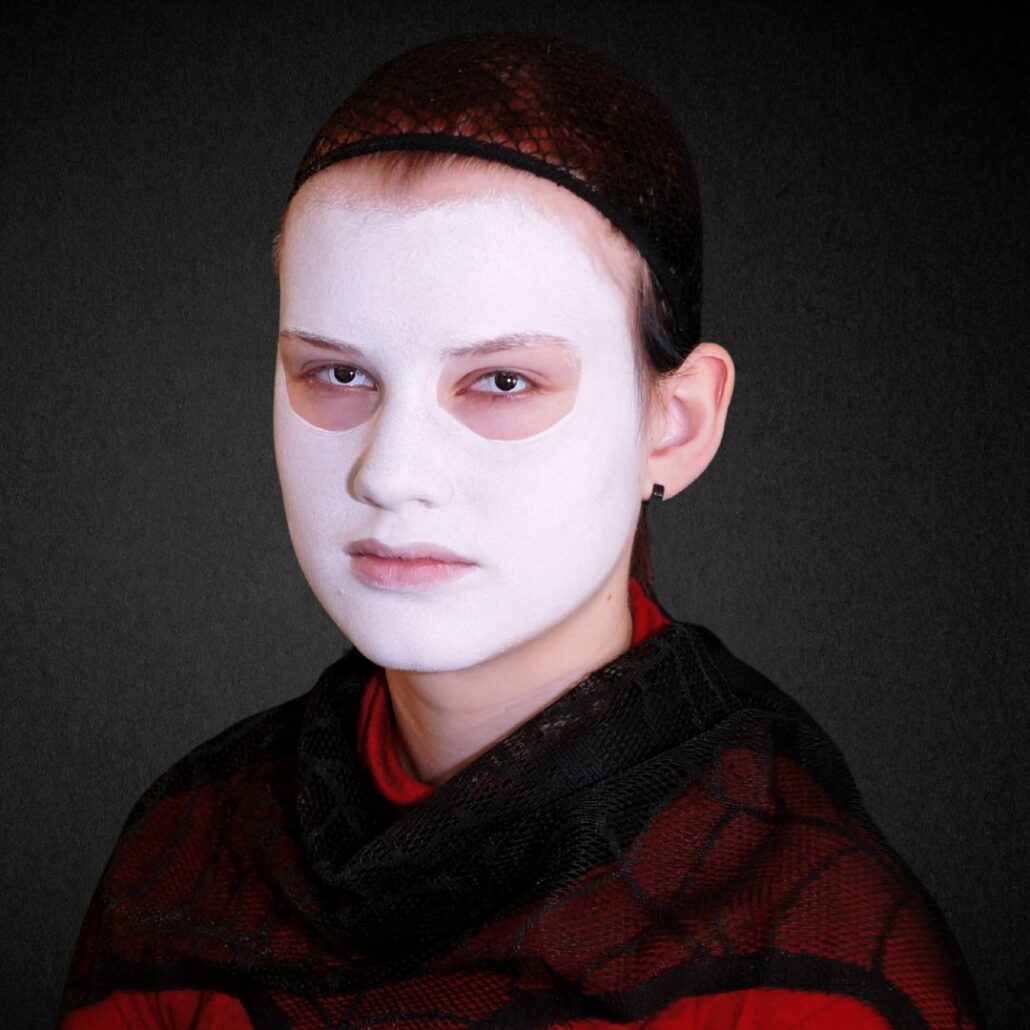 Basislaag witte schmink aangebracht voor Day of the Dead look, verkrijgbaar bij SchminkenGrime.nl