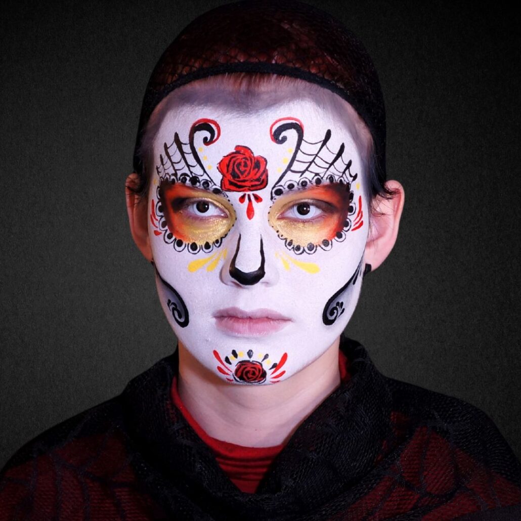 Neus zwart geschminkt met extra krullen bij Day of the Dead look, verkrijgbaar bij SchminkenGrime.nl