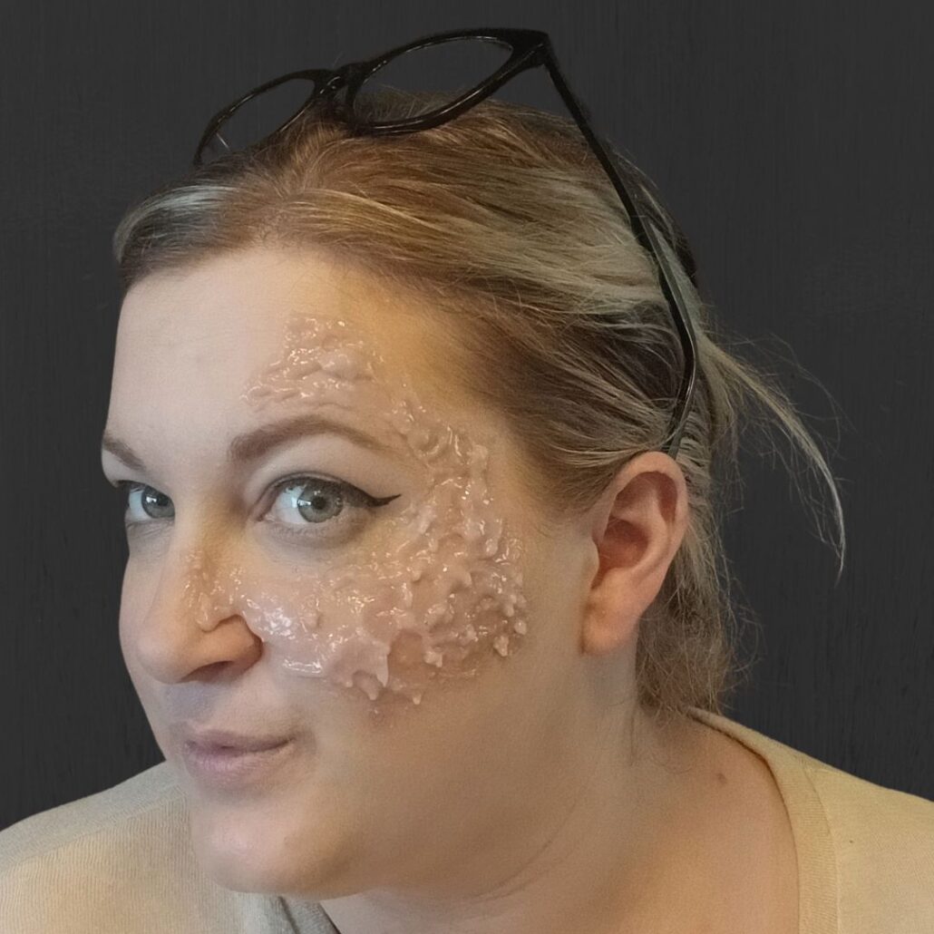 Phantom make-up Sculpt Gel aanbrengen op gezicht stap 4 Halloween look, verkrijgbaar bij SchminkenGrime.nl