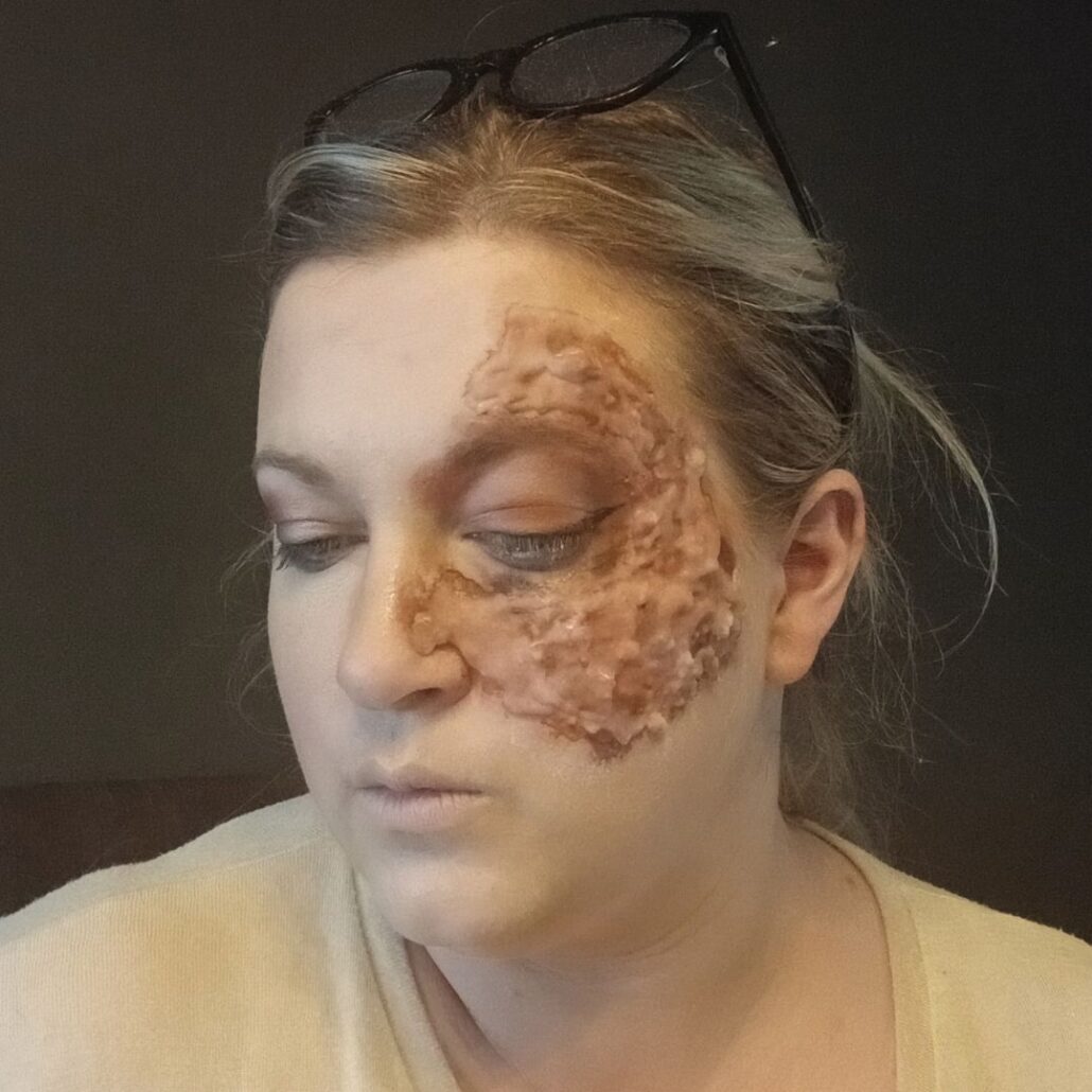 Phantom make-up kleuren met Profusion oogschaduw stap 6 Halloween schmink, verkrijgbaar bij SchminkenGrime.nl