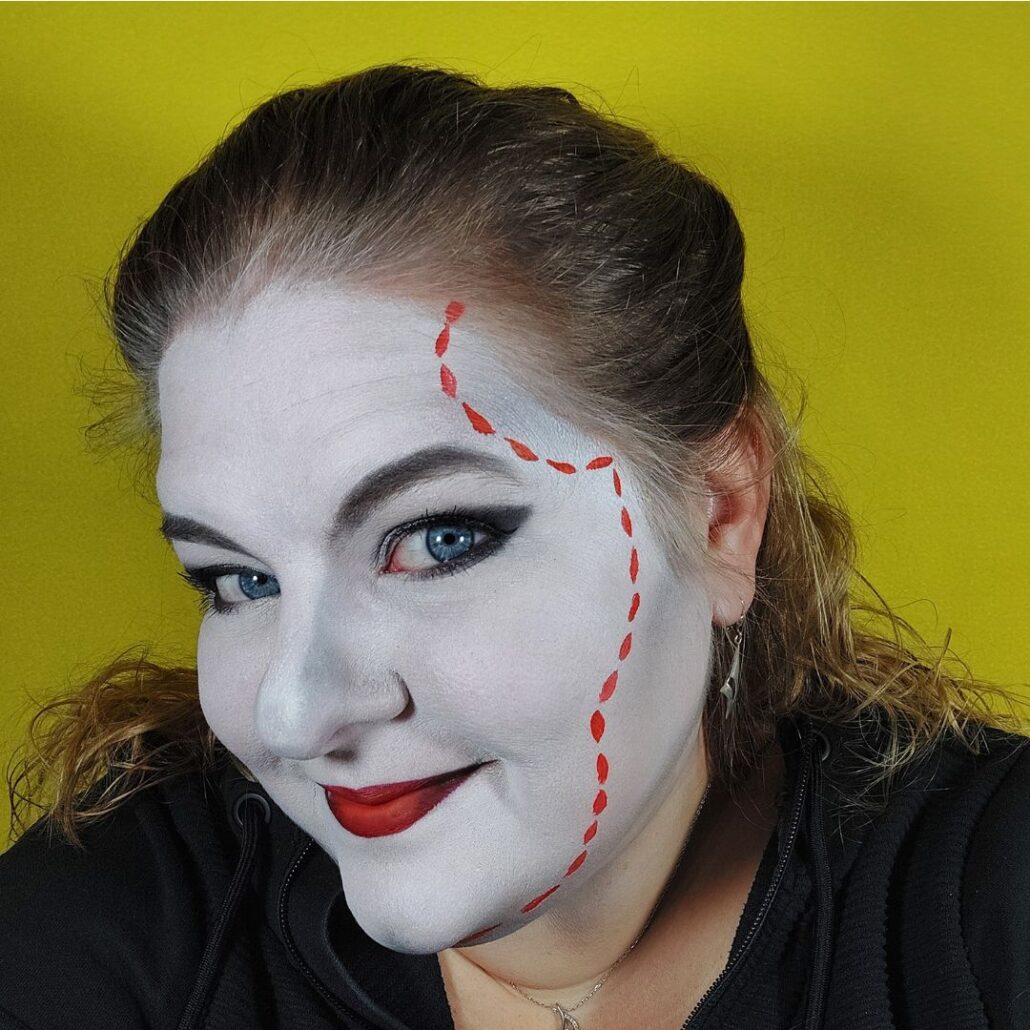 Bride of Frankenstein hechtingen schminken met rode schmink – Halloween make-up voorbeeld – verkrijgbaar bij SchminkenGrime.nl