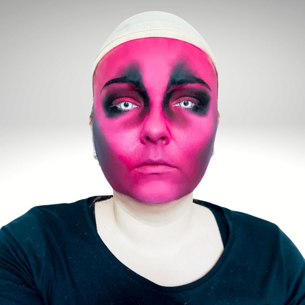 Zwarte contour en wenkbrauwen maken met Superstar Black schmink, verkrijgbaar bij SchminkenGrime.nl