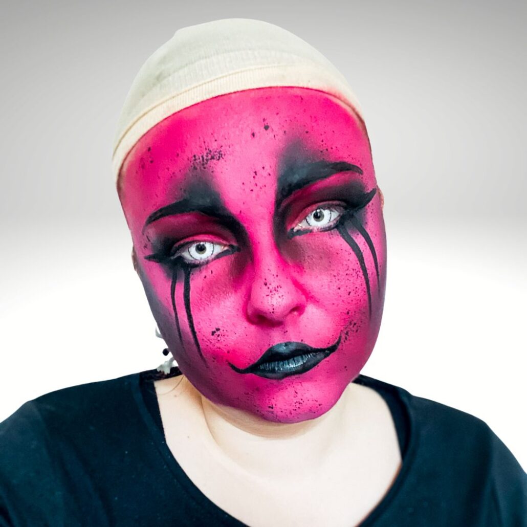 Zwarte schmink en splatter brush gebruiken voor demon mond en dirt effecten, verkrijgbaar bij SchminkenGrime.nl