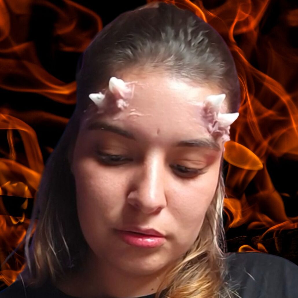 demoon make-up look sculpt gel aanbrengen rond de hoorns, verkrijgbaar bij SchminkenGrime.nl