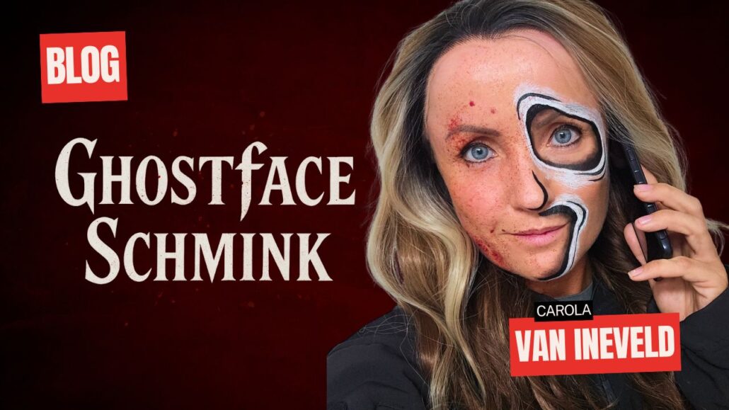 Ghostface schmink voorbeeld met zwart-witte lijnen en bloedspetters van Carola van Ineveld, Halloween schmink idee – verkrijgbaar bij SchminkenGrime.nl