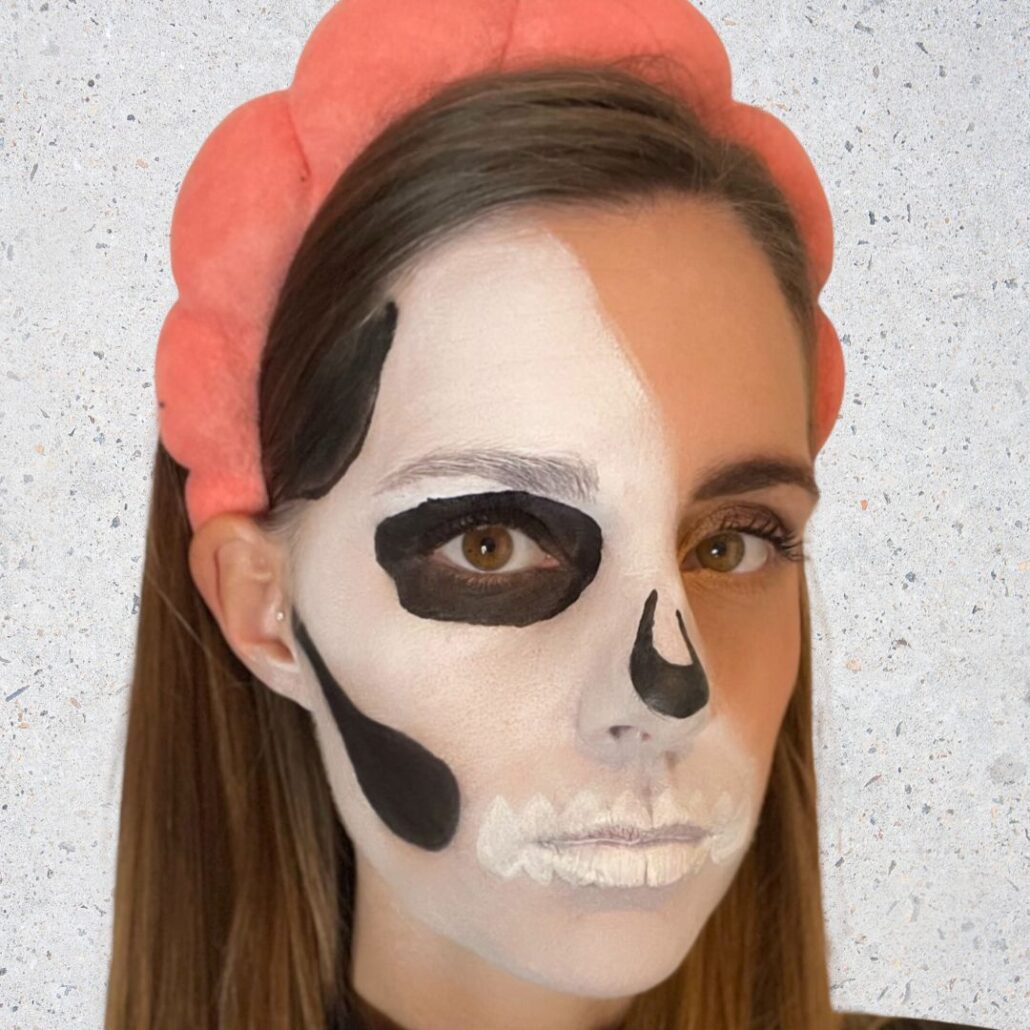 Tanden tekenen met Diamond FX White voor de Half Skull Schmink – verkrijgbaar bij SchminkenGrime.nl