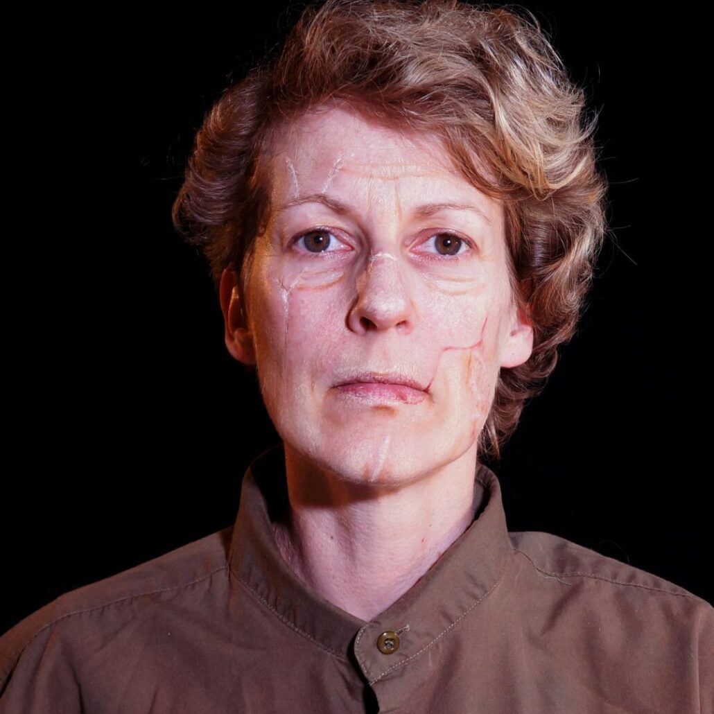 Pokdalige huid en schaduwen bij Mad-Eye Moody schmink, Halloween grime voorbeeld, verkrijgbaar bij SchminkenGrime.nl
