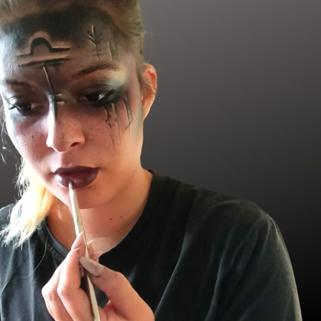 Waarzegster make-up – donkere lippen met shimmer, verkrijgbaar bij SchminkenGrime.nl