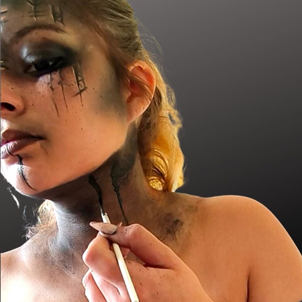 Waarzegster make-up – symbolen schminken in de nek, verkrijgbaar bij SchminkenGrime.nl
