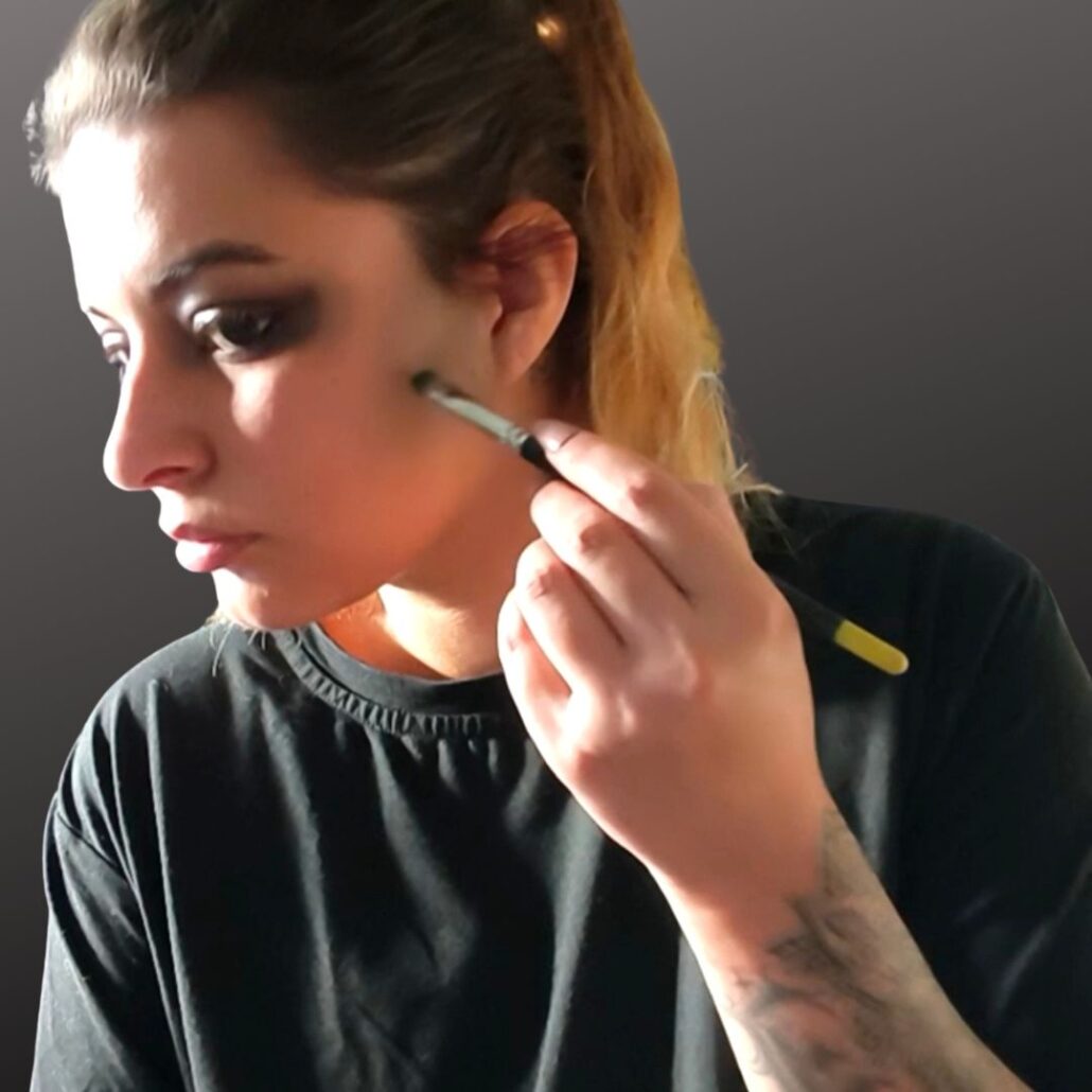 Waarzegster make-up – contouren schminken met donkere tinten, verkrijgbaar bij SchminkenGrime.nl