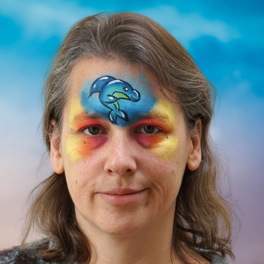 Witte highlights toegevoegd aan dolfijn kinder schmink voor extra diepte, verkrijgbaar bij SchminkenGrime.nl