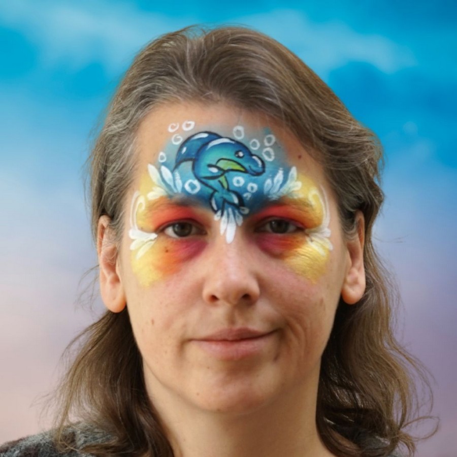 Witte bubbels rondom dolfijn kinder schmink aangebracht, verkrijgbaar bij SchminkenGrime.nl