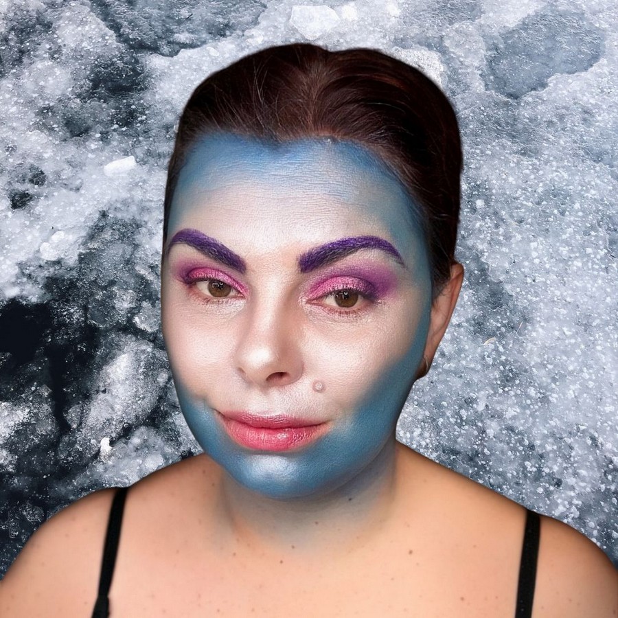 IJzige carnavalsschmink met lichte highlights en glow op het gezicht, stap 2 van het ontwerp, verkrijgbaar bij SchminkenGrime.nl