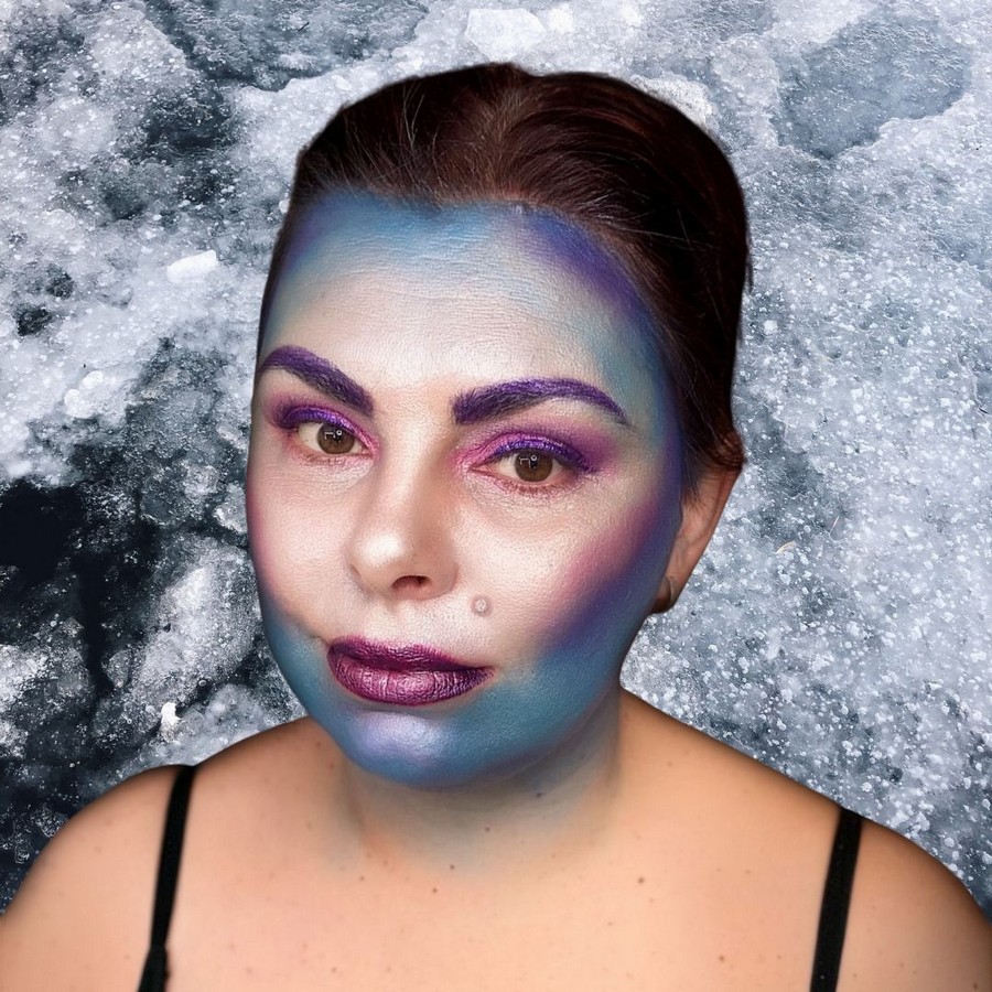 IJzige carnavalsschmink met paarse oogschaduw en bijpassende lipkleur, stap 3 van het schminkontwerp, verkrijgbaar bij SchminkenGrime.nl