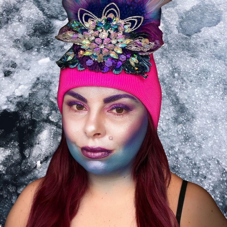 IJzige carnavalsschmink met subtiele contour en diepte in het gezicht, stap 4 van het ontwerp, verkrijgbaar bij SchminkenGrime.nl