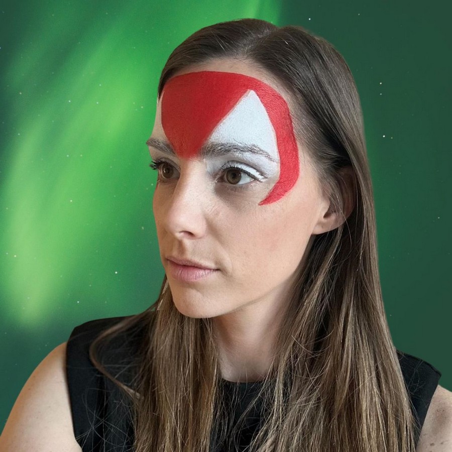 rode schmink langs zijkant gezicht spiderman vorm duidelijk zichtbaar verkrijgbaar bij SchminkenGrime.nl