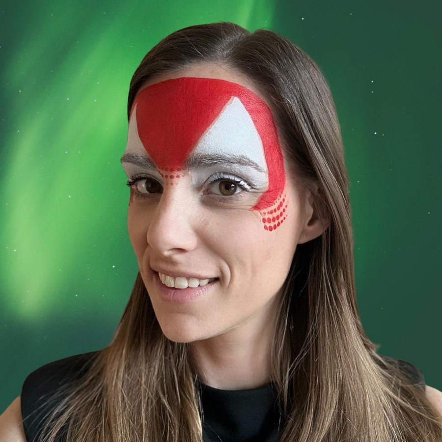 stippen schmink effect zijkant gezicht spiderman design met sjabloon verkrijgbaar bij SchminkenGrime.nl