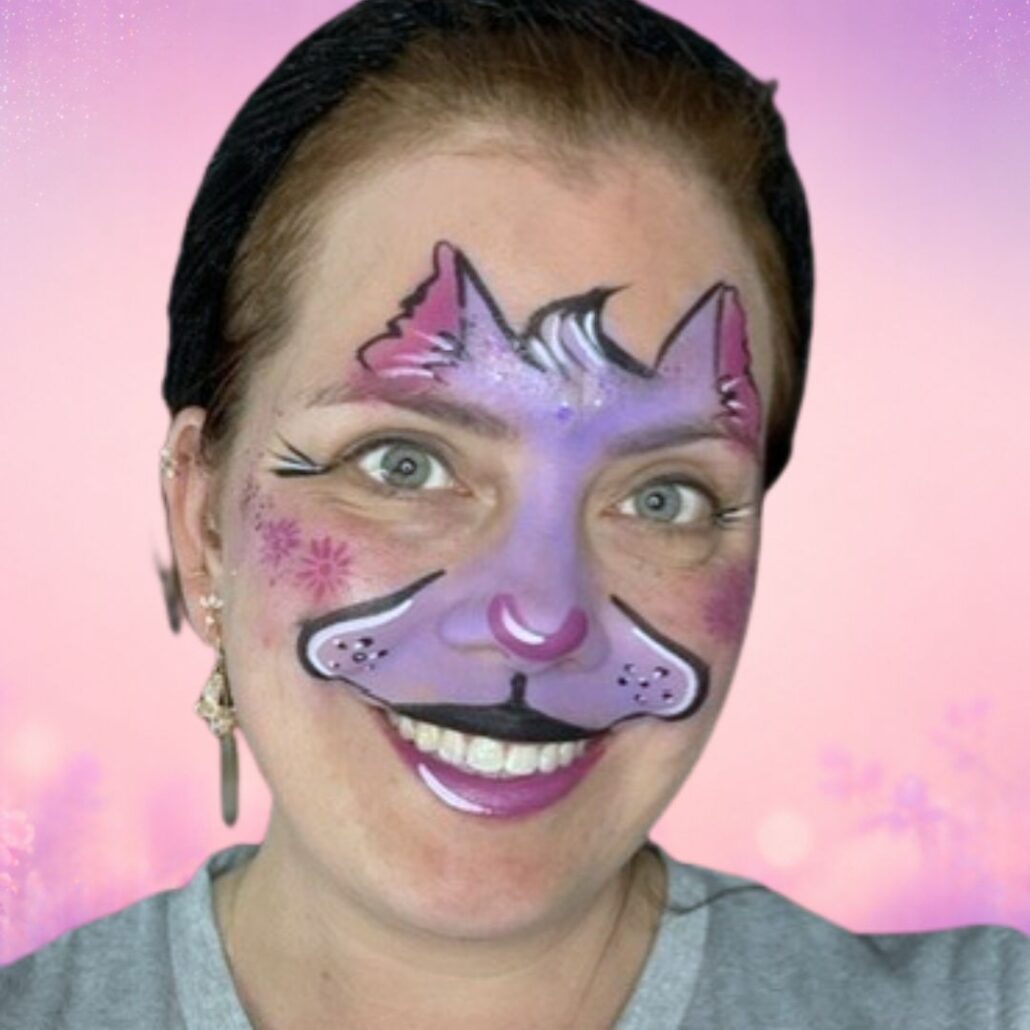 Stap 4 van de kat schminken: witte highlights met DFX White en cream glitter Unicorn Fizz aangebracht met de FBFX silicone glitter applicator, verkrijgbaar bij SchminkenGrime.nl.