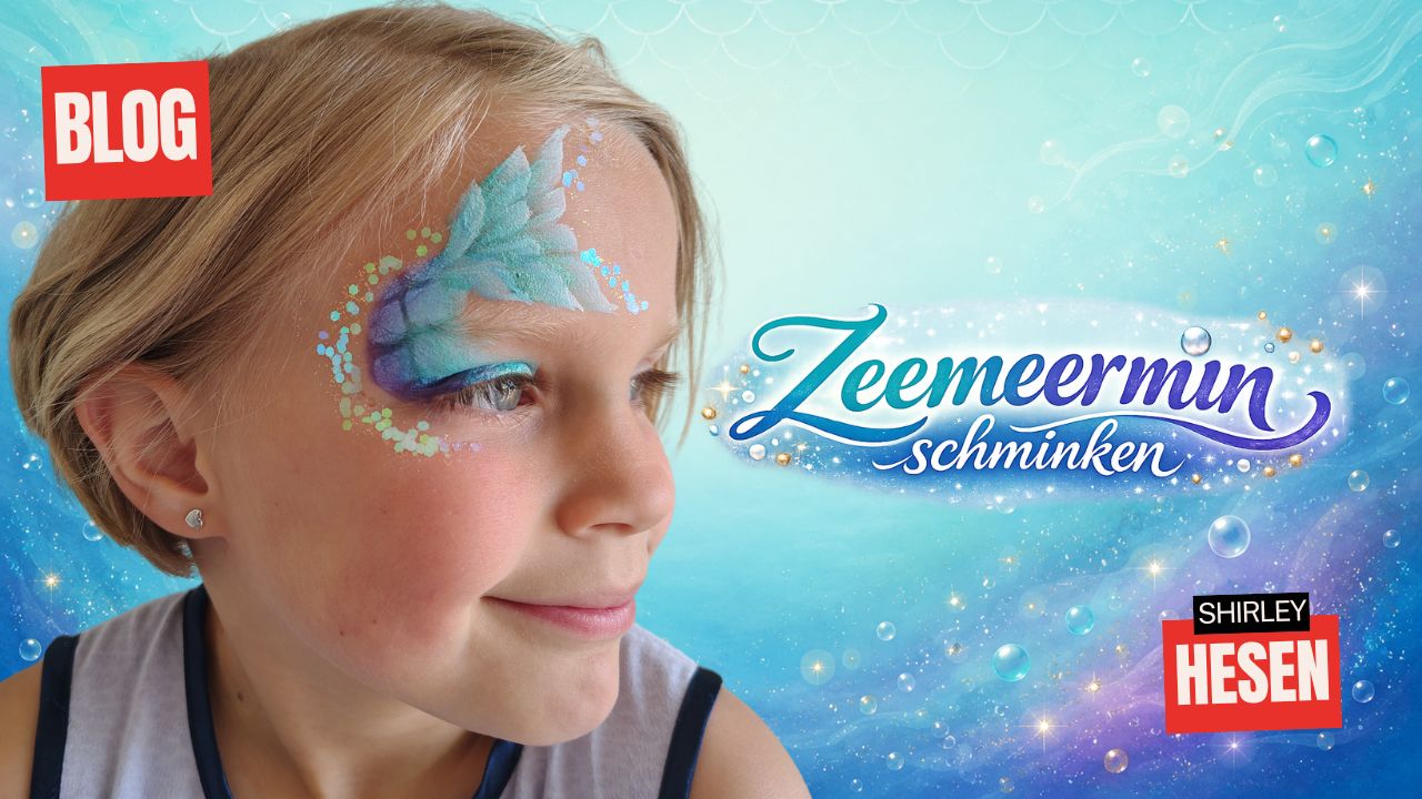 Geschminkt zeemeermin-design rond het oog met blauw-paarse staart, drie rijen vinnen, witte schubben en chunky glitter, verkrijgbaar bij SchminkenGrime.nl
