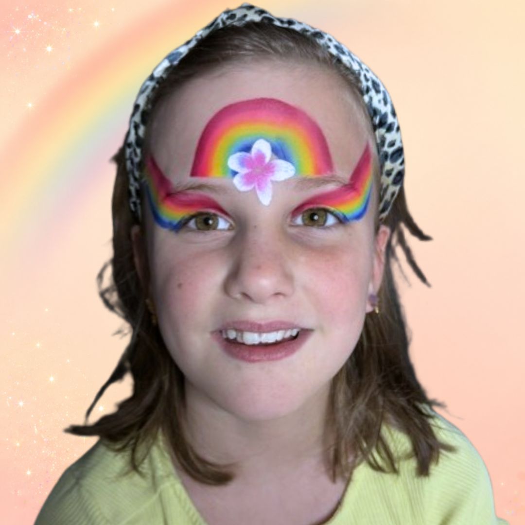 Stap 4 van de regenboog schminken: rode lippenstift met Superstar Valentine Red en afwerking met Chunky Glitter Cream Colour Splash aangebracht via de FBFX siliconen glitter applicator, verkrijgbaar bij SchminkenGrime.nl.