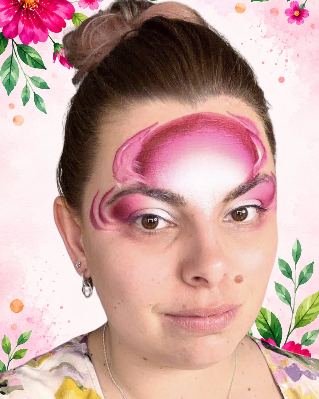 Brede roze lijn boven de wenkbrauw met een swirl richting de slaap, tweede stap waarin de vorm van de bloemenlook wordt gezet met de FBFX Simone 5/8, verkrijgbaar bij SchminkenGrime.nl
