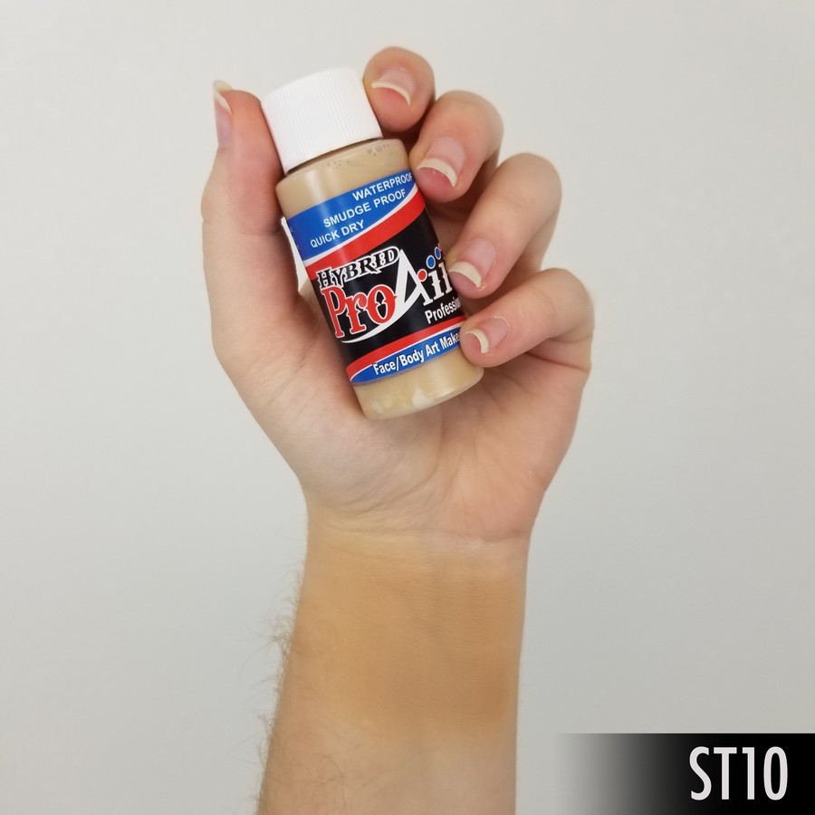 ProAiir Hybrid Skin Tone 10 – arm swatch van de warme lichtbeige schmink ProAiir Hybrid Skin Tone 10 arm swatch toont warme lichtbeige kleur, watervaste schmink op alcoholbasis, geschikt voor beauty en basis, verkrijgbaar bij SchminkenGrime.nl