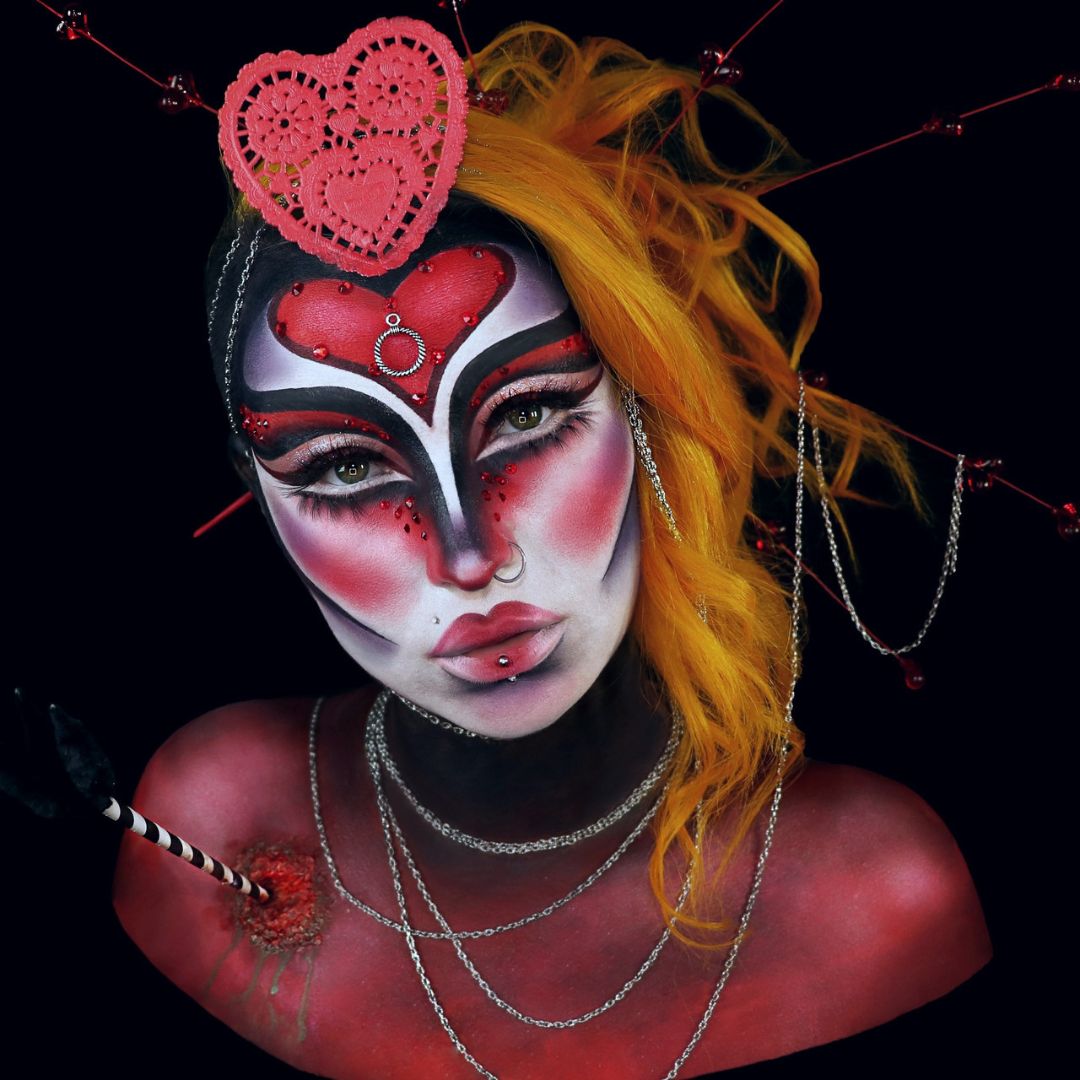Mehron Paradise Red 40gr – creatieve look met rode schmink, verkrijgbaar bij SchminkenGrime.nl Schminkcreatie met Mehron Paradise Makeup Red 40 gram, gebruikt in een expressieve facepaint of karakterdesign, verkrijgbaar bij SchminkenGrime.nl