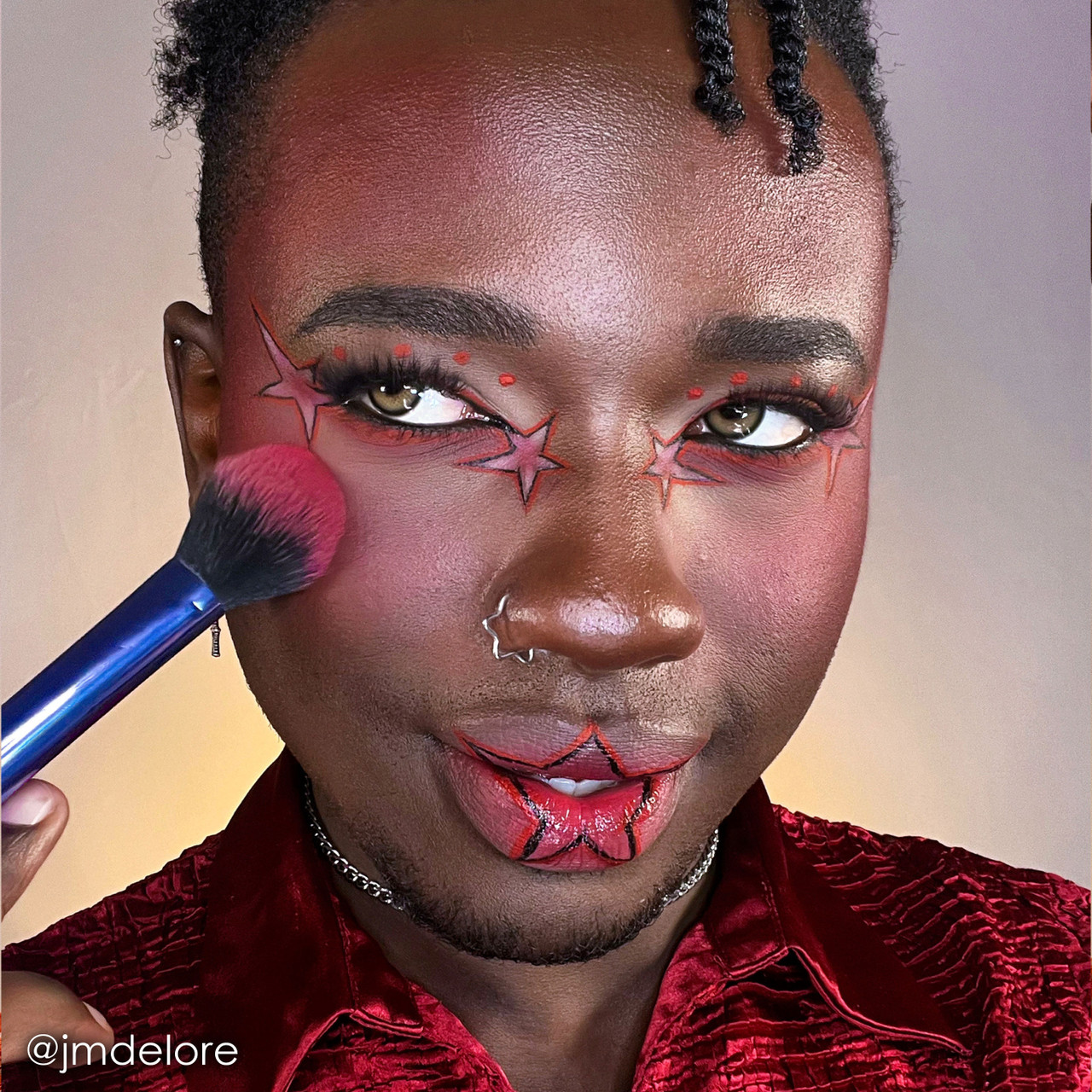Make-up look met Mehron StarBlend Red – shop bij SchminkenGrime.nl Make-up look met Mehron StarBlend Cake Make-up Red, aangebracht als blush en rondom de ogen – verkrijgbaar bij SchminkenGrime.nl