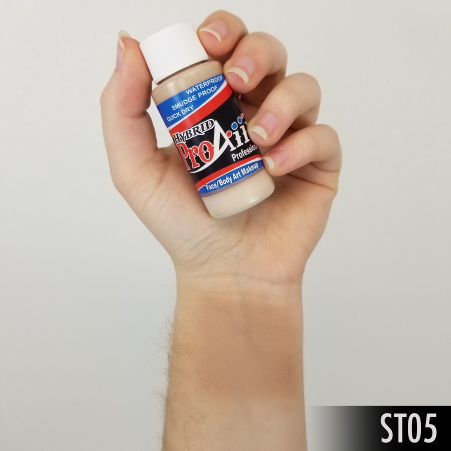 ProAiir Hybrid Skin Tone 05 arm swatch toont lichte huidskleur airbrush schmink, watervast en geschikt voor basiswerk, verkrijgbaar bij SchminkenGrime.nl