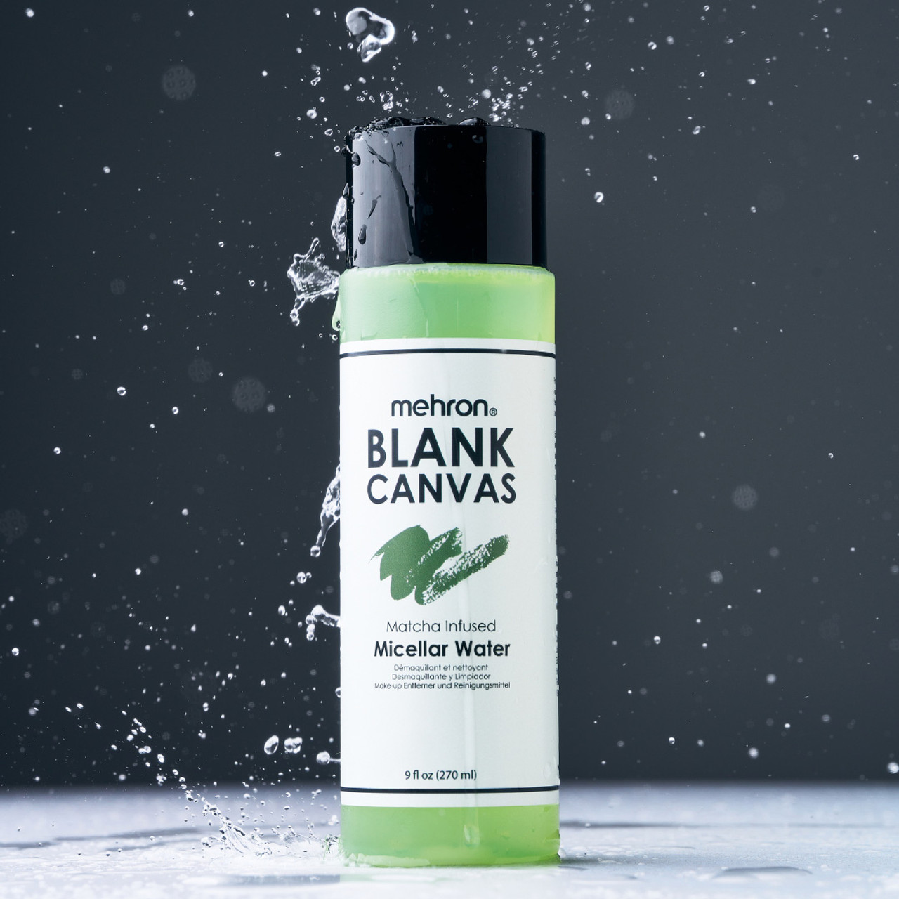 No-rinse micellar water voor grimeurs en make-up artists – Mehron 270ml Professionele productfoto van Mehron Blank Canvas Micellar Water met waterspetters