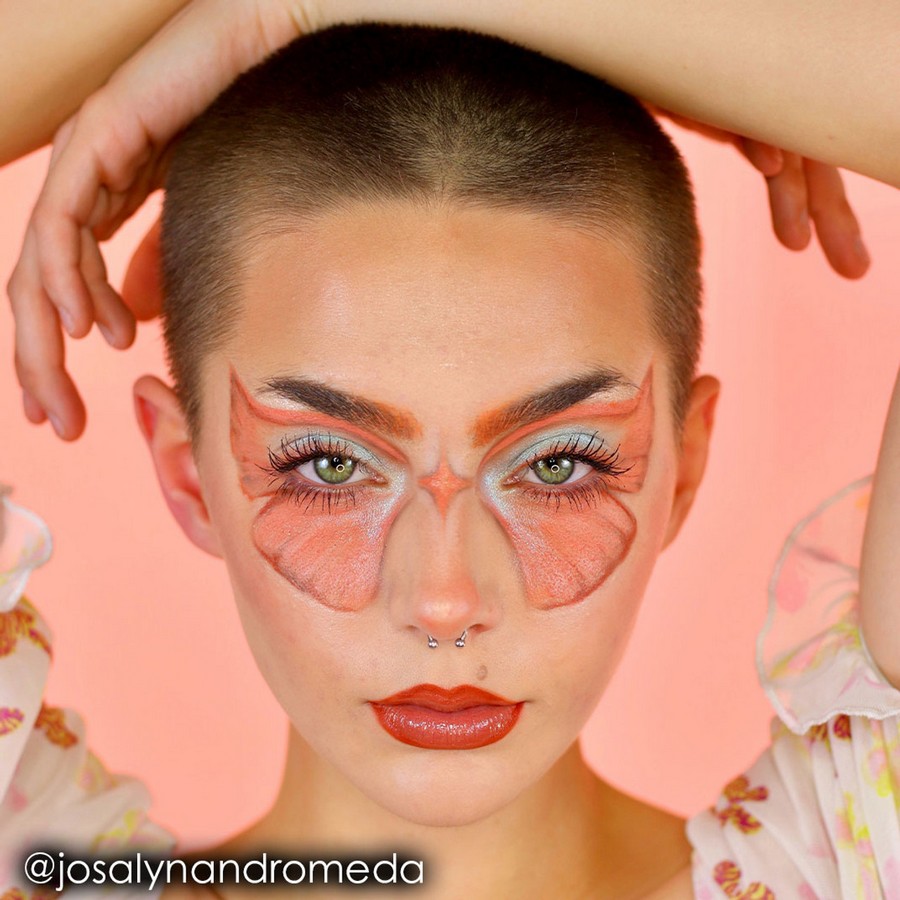 Creatieve oogmake-up met Coral schmink van Mehron Paradise, SchminkenGrime.nl Artistieke facepaint in vlindervorm met Mehron Paradise Coral rond de ogen en wenkbrauwen – frisse en modieuze schminkstijl van SchminkenGrime.nl