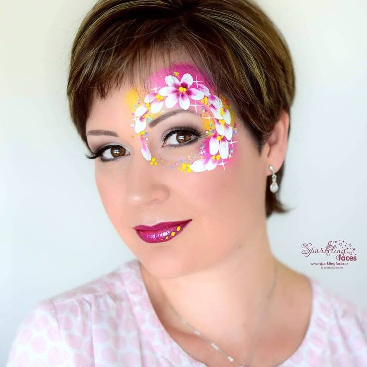 Detail van bloemen schmink met Dream Colours Sweet | SchminkenGrime.nl Close-up schmink met Superstar Dream Colours Sweet – bloemen in roze en geel