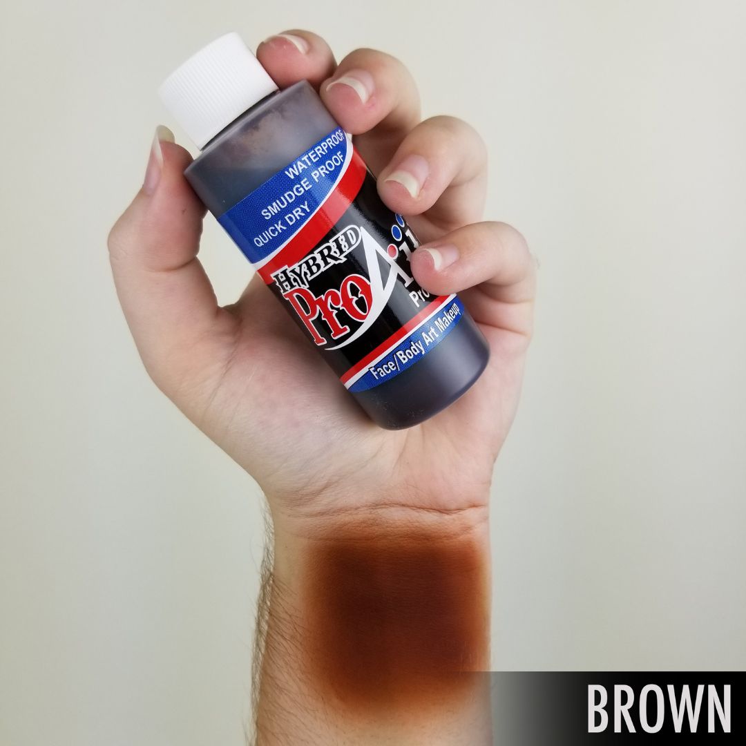 ProAiir Hybrid Brown op de huid – SchminkenGrime.nl ProAiir Hybrid Brown als natuurlijke huidtint – SchminkenGrime.nl