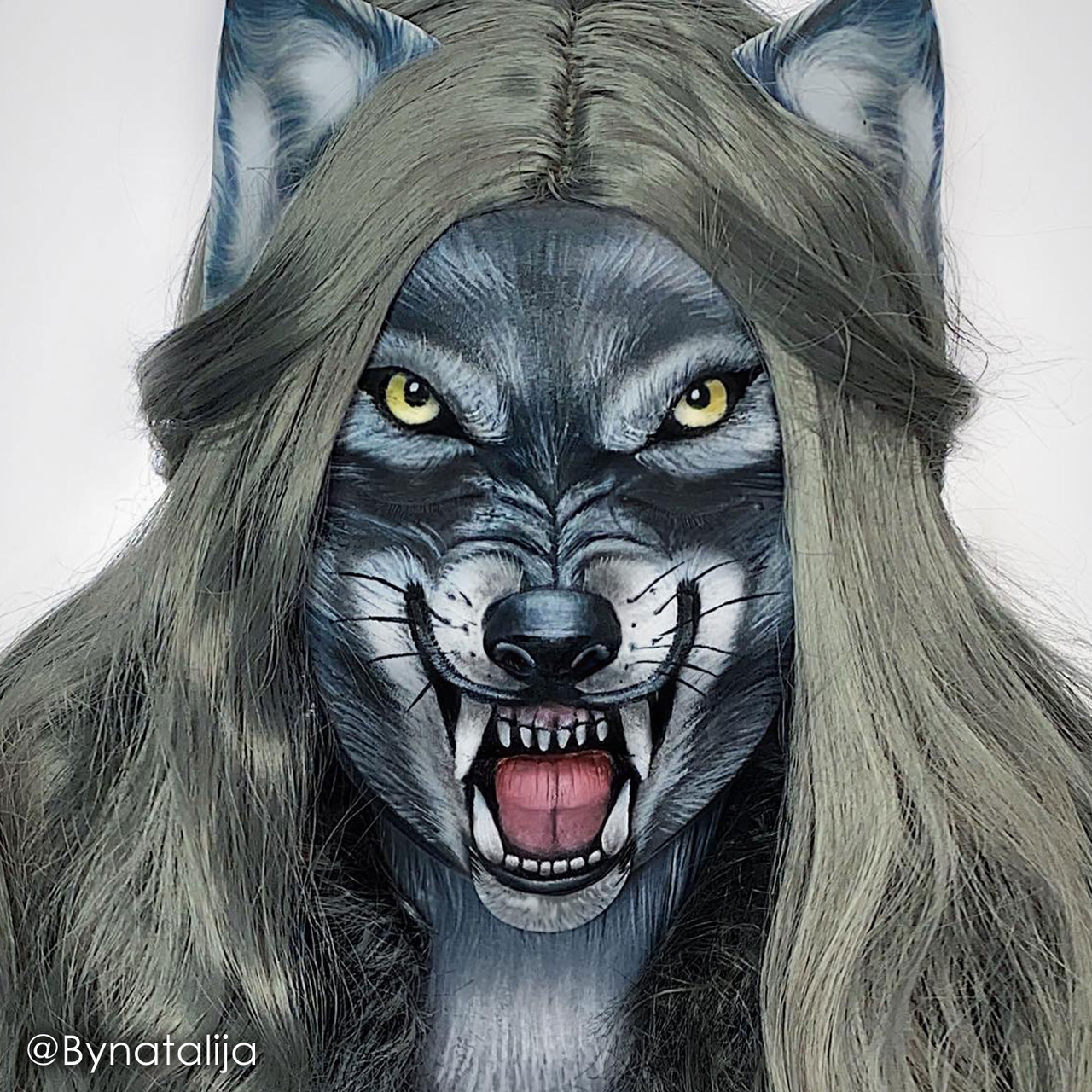 Weerwolf special effects look met Mehron StarBlend Monster Grey - SchminkenGrime.nl Voorbeeld van een weerwolf look met Mehron StarBlend Cake Make-up Monster Grey