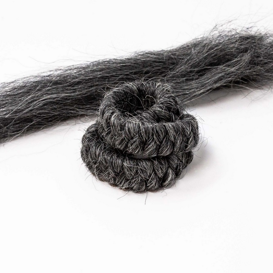 Mehron Wolcrepe Dark Grey 30cm, stevige wolcrepe voor het creëren van donkere haareffecten en protheses, verkrijgbaar bij SchminkenGrime.nl.