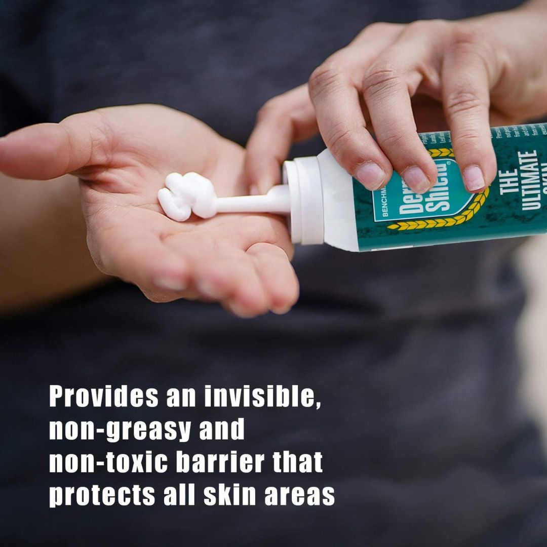 Derma Shield huidbescherming in actie, beschermlaag aanbrengen, SchminkenGrime.nl Derma Shield foam wordt op de huid aangebracht om een onzichtbare beschermlaag te vormen tegen invloeden van buitenaf, verkrijgbaar bij SchminkenGrime.nl
