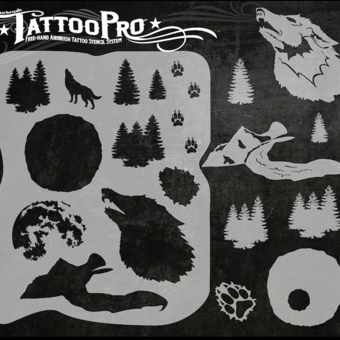 TattooPro stencil Howlin at the Moon van Wiser’s, airbrush sjabloon met wolfdesigns, verkrijgbaar bij SchminkenGrime.nl TattooPro stencil van Wiser’s met krachtige wolvenfiguren en maanmotieven, ontworpen voor airbrush tattoos met een mystiek of wild thema, verkrijgbaar bij SchminkenGrime.nl