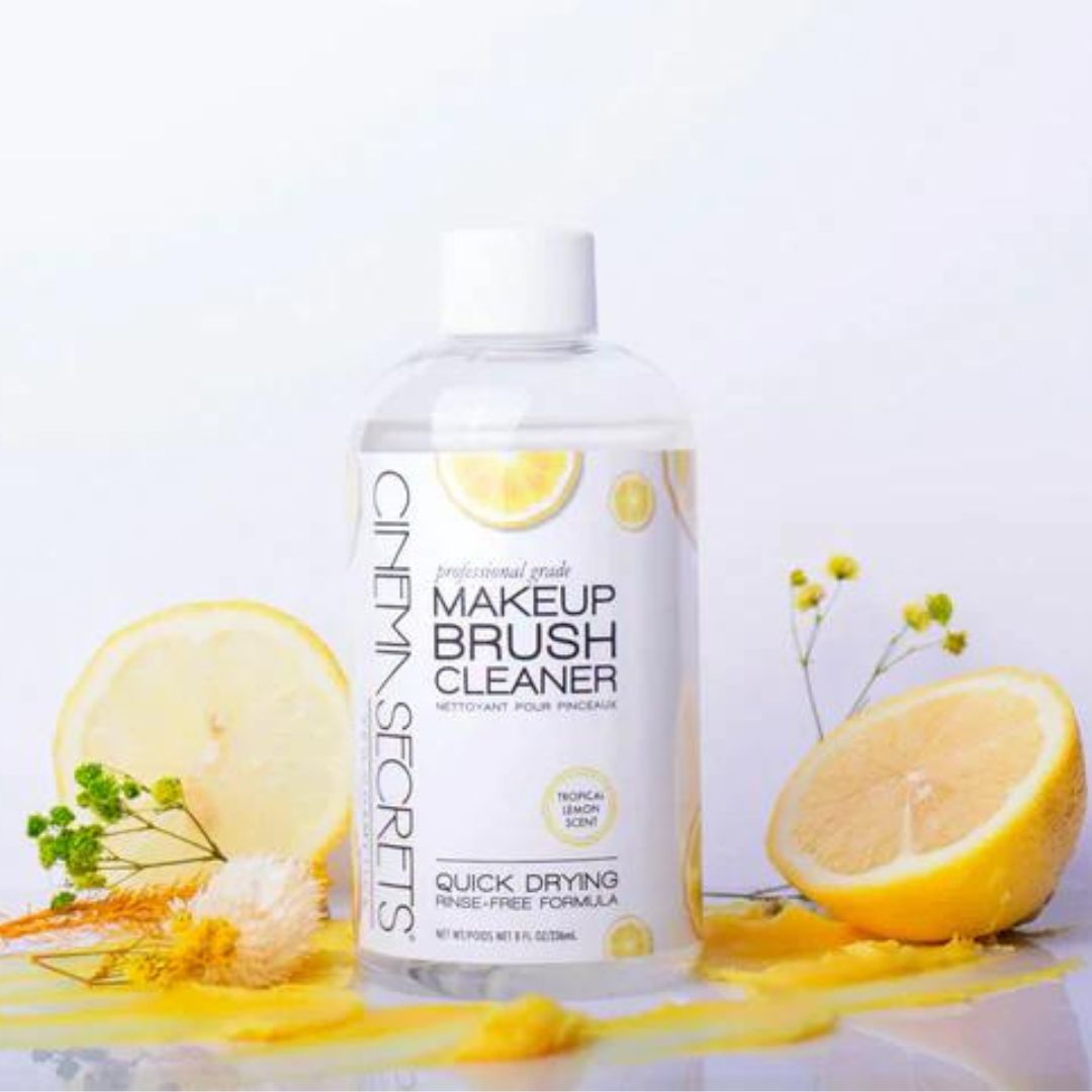 Cinema Secrets Lemon Make-up Brush Cleaner 237ml, professionele penselenreiniger met frisse citroengeur, snelle werking en perfecte hygiëne, verkrijgbaar bij SchminkenGrime.nl