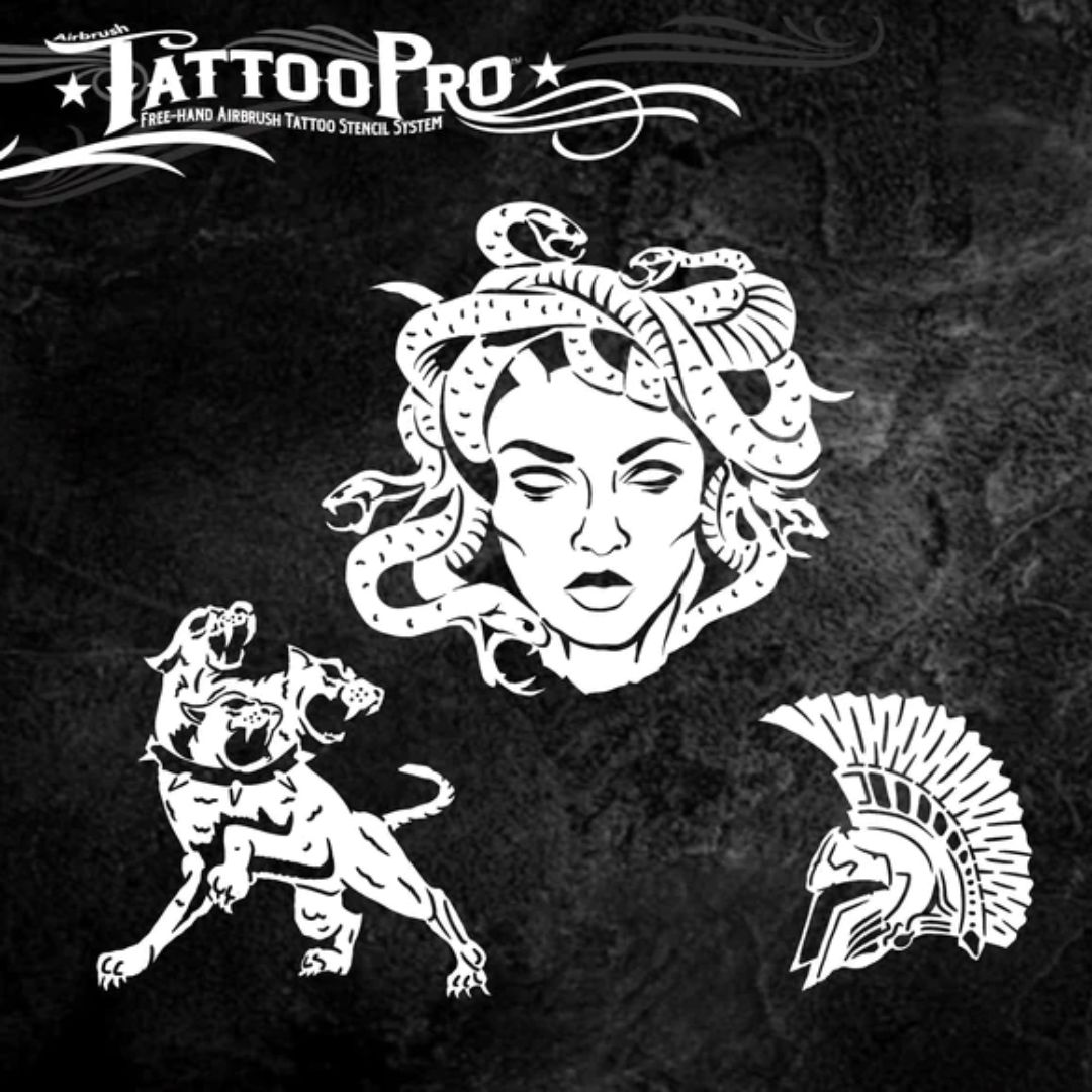 TattooPro stencil van Wiser’s met de slangengevlochten Medusa en de driekoppige hellehond Cerberus, ontworpen voor dramatische airbrush tattoos, verkrijgbaar bij SchminkenGrime.nl