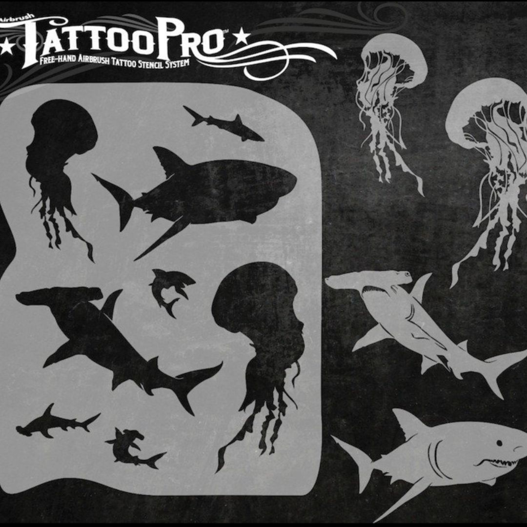 TattooPro stencil Shark Attack van Wiser’s, airbrush stencil met haaiendesigns, verkrijgbaar bij SchminkenGrime.nl TattooPro stencil van Wiser’s met indrukwekkende haaiendesigns, ontworpen voor airbrush tattoos met een spannend onderwatergevoel, verkrijgbaar bij SchminkenGrime.nl