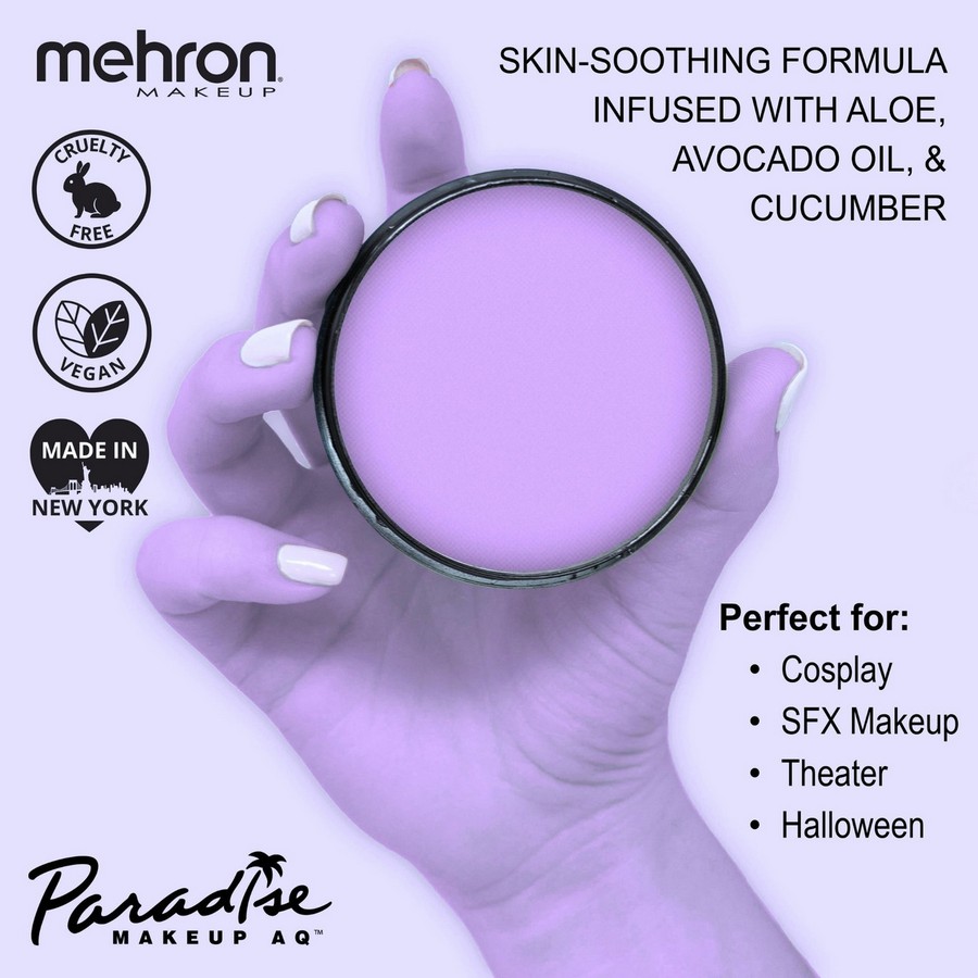 Pastel paarse schmink van Mehron Paradise Makeup AQ™ (40 gram), verkrijgbaar bij SchminkenGrime.nl Mehron Paradise Makeup AQ™ Pastel Purple (40 gram) in hand, vegan en huidvriendelijk, perfect voor cosplay en theater, verkrijgbaar bij SchminkenGrime.nl