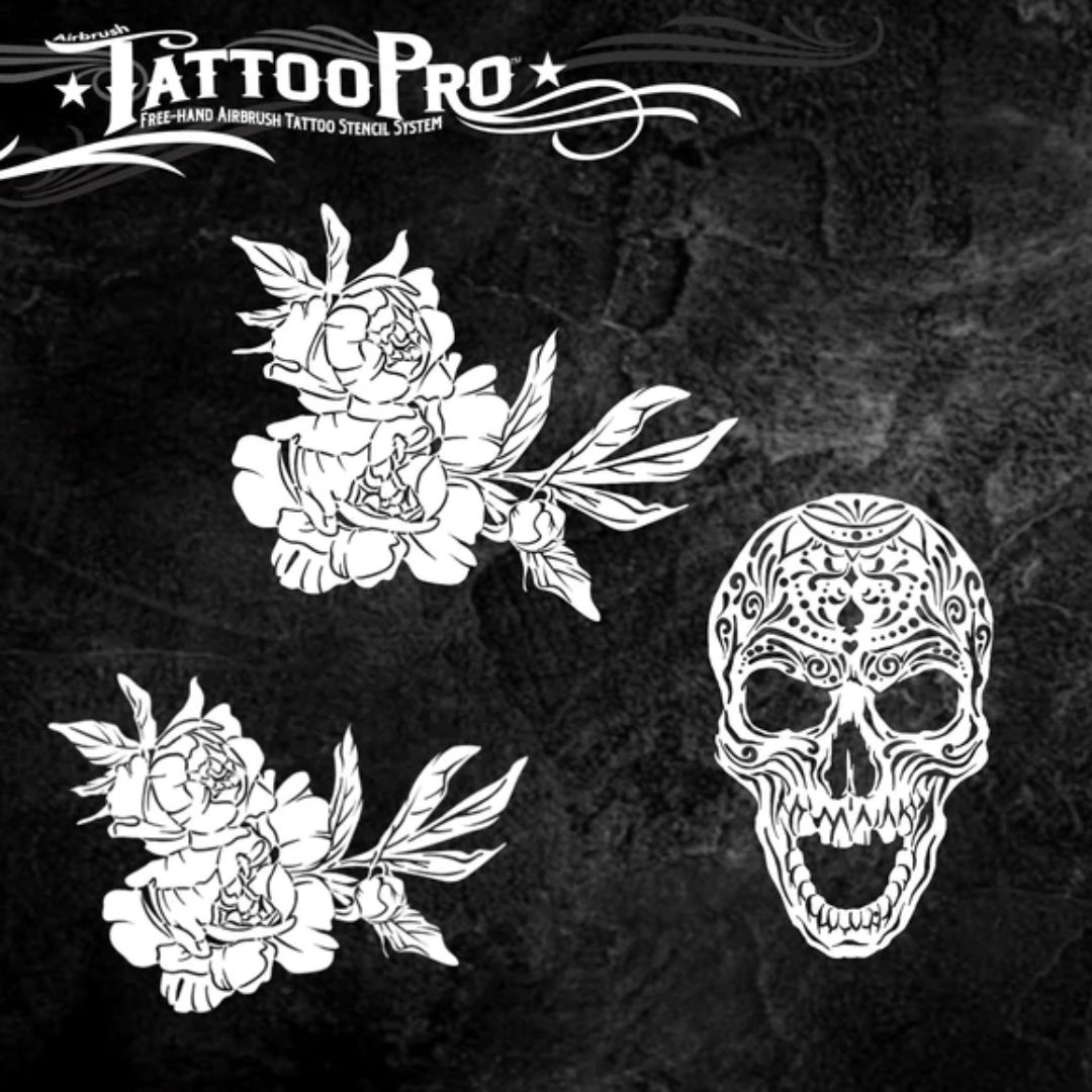 TattooPro stencil Skull & Flowers van Wiser’s, airbrush stencil met floral skull designs, verkrijgbaar bij SchminkenGrime.nl TattooPro stencil van Wiser’s met bloemmotieven rond schedels, ideaal voor airbrush tattoos met een mix van donker en romantisch, verkrijgbaar bij SchminkenGrime.nl