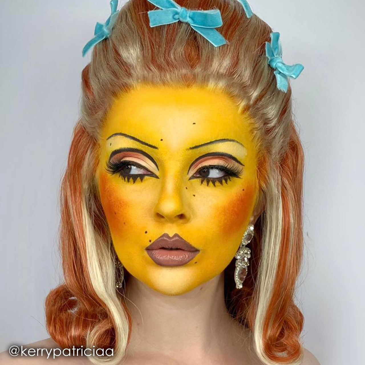 Gele make-up look met Mehron StarBlend Yellow – SchminkenGrime.nl Make-up look met Mehron StarBlend Yellow door @kerrypatriciaa – heldergele basis