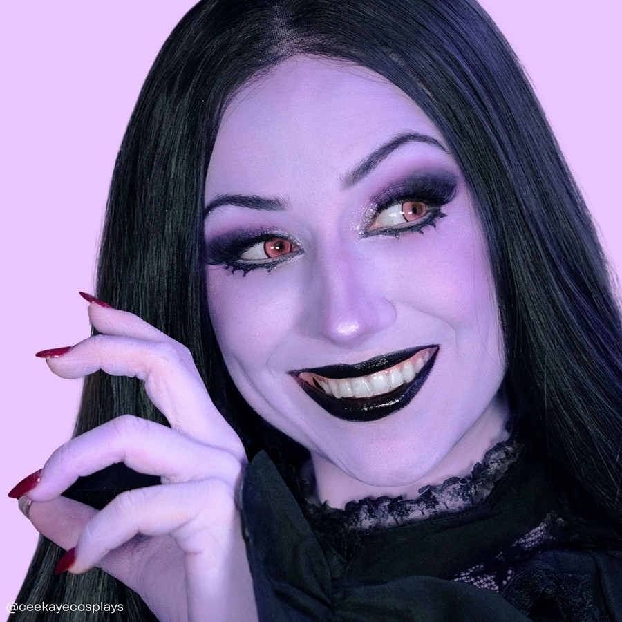 SFX make-uplook met Mehron Paradise Makeup AQ™ Pastel Purple (40 gram), verkrijgbaar bij SchminkenGrime.nl Fantasy vampier-look met paarse huid, zwarte lippen en rode lenzen, gemaakt met Mehron Paradise Makeup AQ™ Pastel Purple (40 gram), verkrijgbaar bij SchminkenGrime.nl